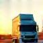 Camion de fret en mouvement